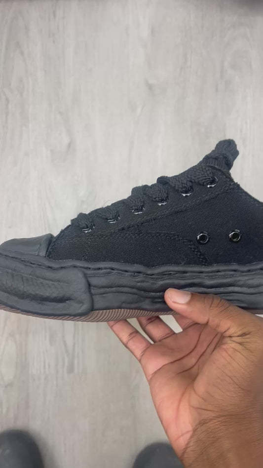 All black maison mihara